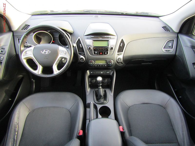 Hyundai ix35 (2012) 2.0 CRDi 4x4, ČR, AC, park - fotka 8 z 21
