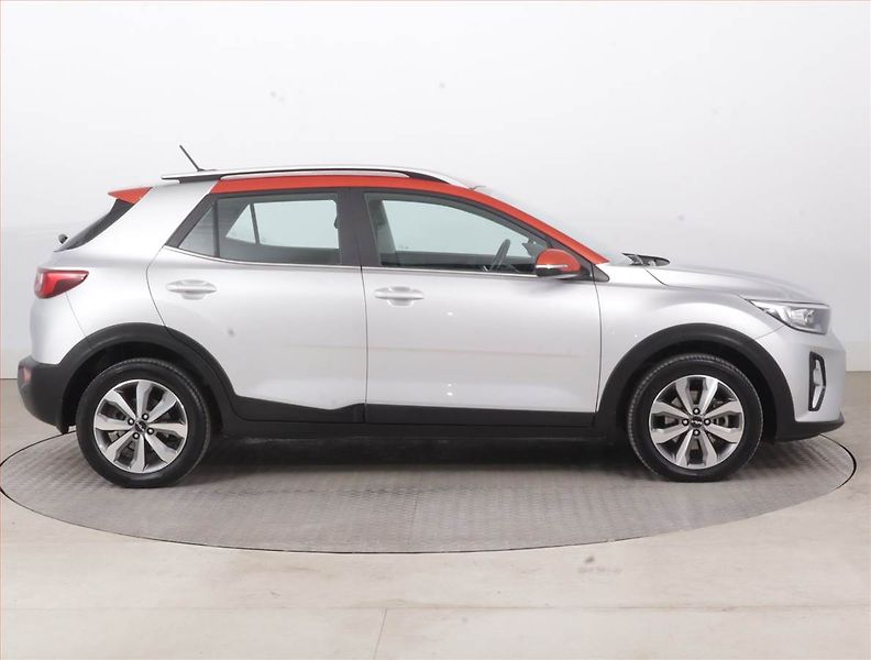Kia Stonic (2023) Exclusive 1.0 T-GDI, EXCLUSIVE - fotka 6 z 16