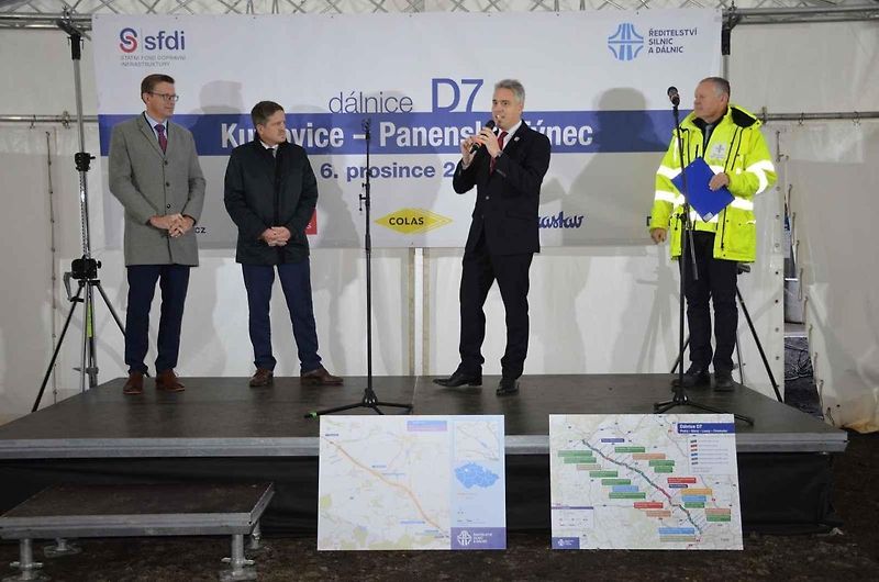 Slavnostní zahájení stavby dalšího úseku dálnice D7 se konalo v pátek 6. prosince v Třebízi.