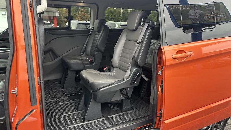 Ford Tourneo Custom (2019) 2.0L Ecoblue - fotka 19 z 29