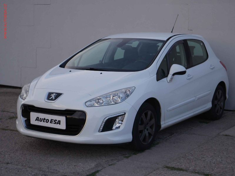 Peugeot 308 (2013) 1.6 i, AC, tempo, park.asist - fotka 3 z 17