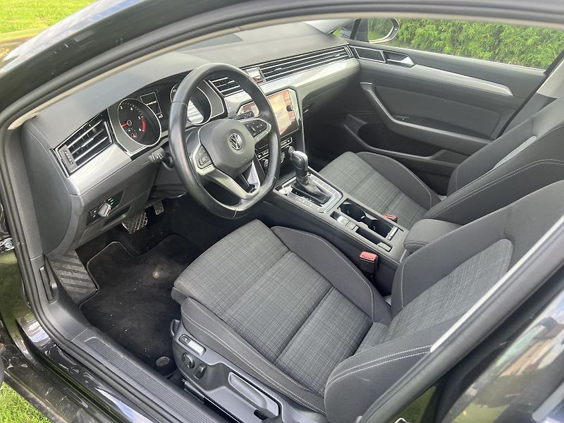 Volkswagen Passat 2.0TDI 110KW,NAVI,LED,APP,ALU - fotka 12 z 47