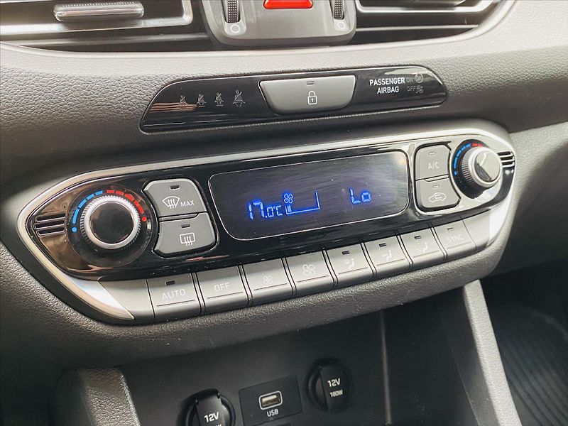Hyundai i30 1,5 T-GDI 117kW - fotka 19 z 25