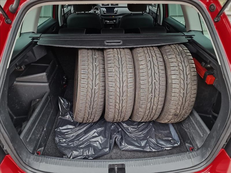 Škoda Fabia 1.0TSI Tour, původ ČR, 1.Maj. - fotka 16 z 49