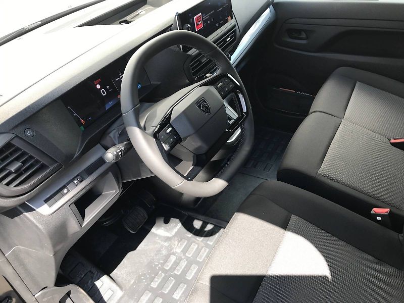 Peugeot Expert (2026) L2 2,2 BlueHDi  EAT8 - fotka 6 z 10