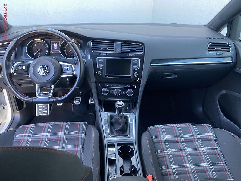 Volkswagen Golf (2016) 2.0 TSi, GTi, bixen - fotka 8 z 17