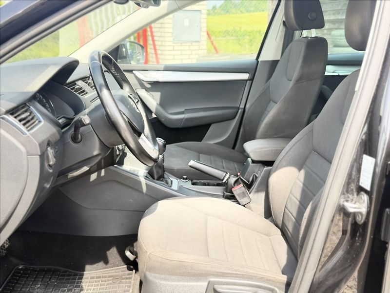 Škoda Octavia 2,0 TDI 4X4 TAŽNÉ 2T - fotka 9 z 24