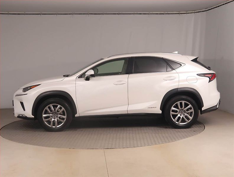 Lexus NX 300h (2021) 300h - fotka 3 z 21