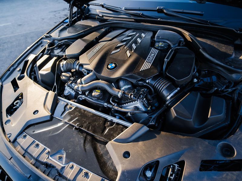 BMW Řada 5 M550i xDrive, DPH, SEDAN - fotka 17 z 46