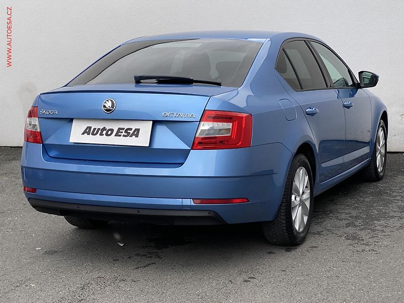 Škoda Octavia (2018) 1.8 TSi, Style, park. čidla - fotka 4 z 17