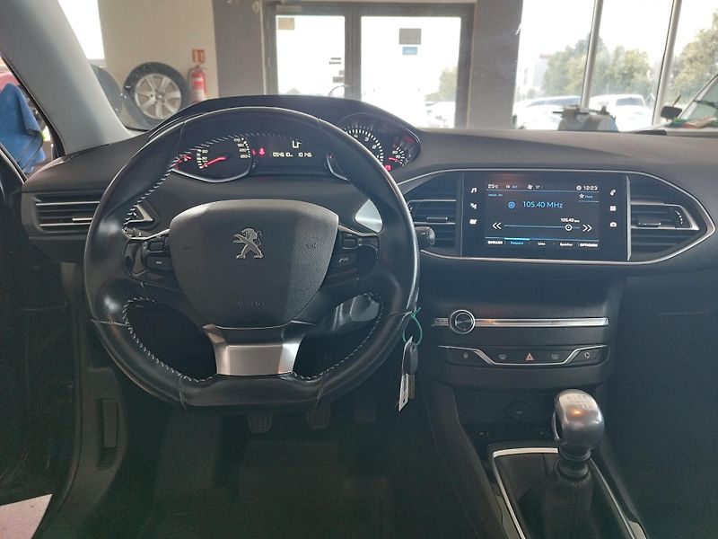 Peugeot 308 (2018) 1,2I,81KW,1.ROK ZÁRUKA,NAJ.54t - fotka 22 z 36