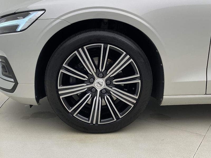 Volvo V60 D4 INSCRIPTION AUT CZ - fotka 33 z 41