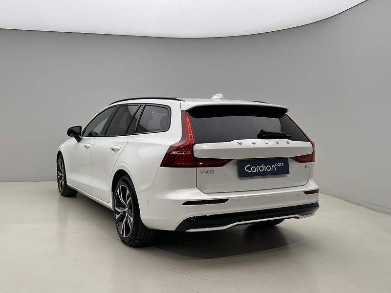 Volvo V60 (2026) B4 PLUS DARK AUT - fotka 9 z 44