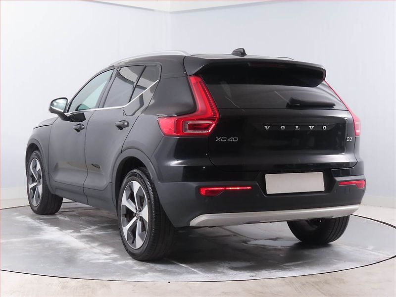Volvo XC40 (2022) Inscription B3 - fotka 4 z 14