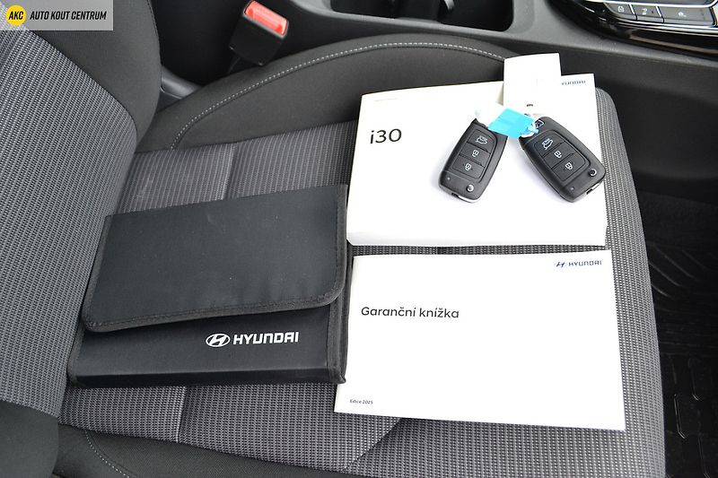Hyundai i30 WG 1,5I MT SMART FAMILY NAVI - fotka 33 z 39