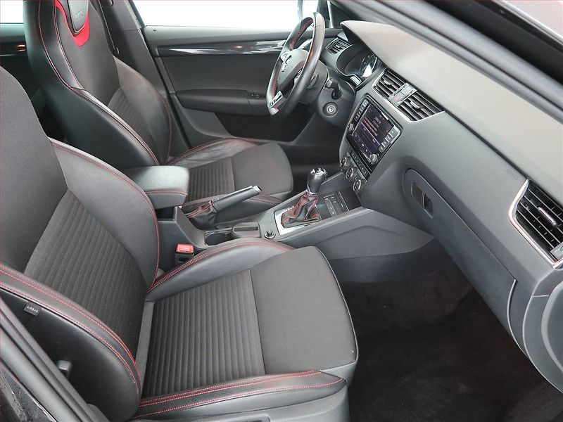 Škoda Octavia (2015) RS 2.0 TSI, Automat - fotka 9 z 22