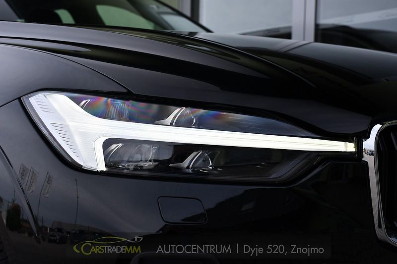 Volvo XC60 B4 AWD mHEV - fotka 43 z 44