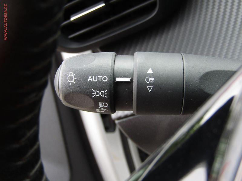 Peugeot 2008 (2021) 1.2PT, Allure - fotka 12 z 22