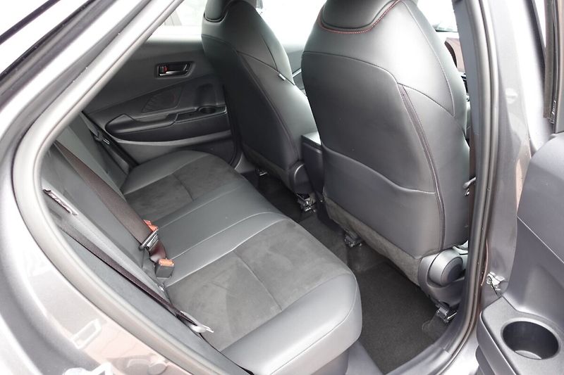 Toyota C-HR 2.0 HEV (4x4) GR SPORT Premier - fotka 15 z 36