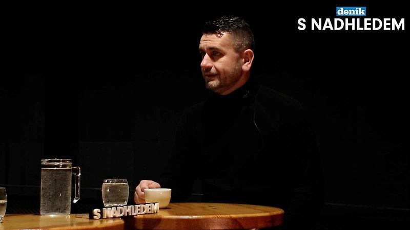 Hostem moderátora Romana Štěpánka byl tentokrát výkonný ředitel inzertního auto-moto webu TipCars Marek Knieža (na snímku vlevo).