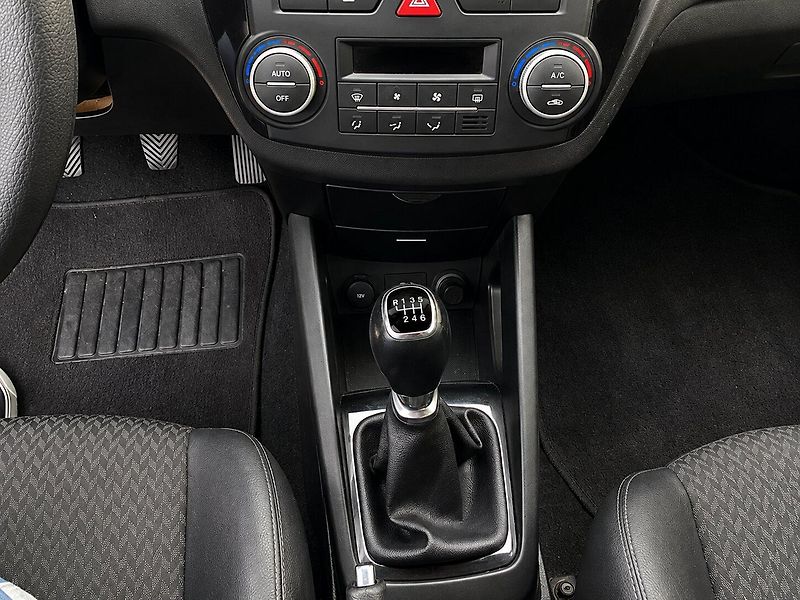 Kia Ceed 2,0 CRDi(103kW)*STK DO 8/2028* - fotka 11 z 15
