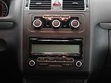 Volkswagen Touran (2011) 1.6 TDi, autoAC, temp - náhled 13