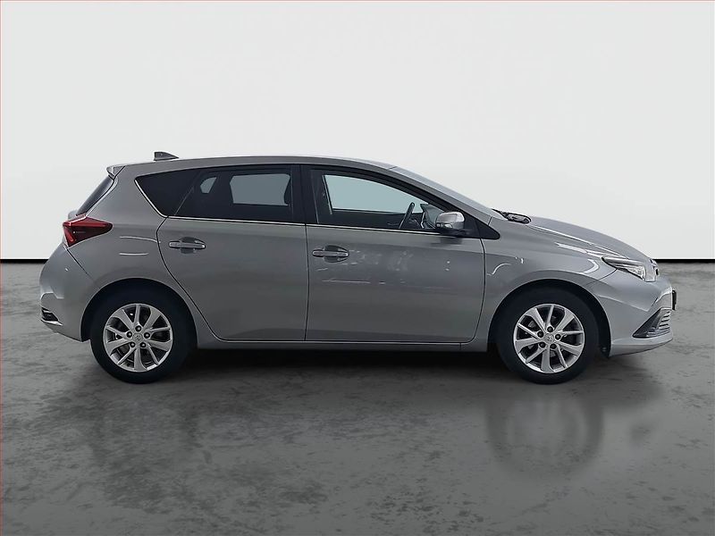 Toyota Auris (2015) 1.2 Ti, Serv.kniha, Tempomat - fotka 6 z 18