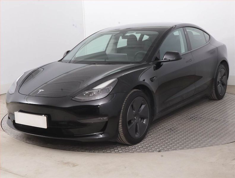 Tesla Model 3 (2022) Long Range 4WD 79kWh, SoH 91% - fotka 2 z 21
