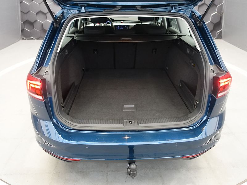 Volkswagen Passat 2.0 TDi LED SVĚTLA, ACC, DSG - fotka 26 z 38
