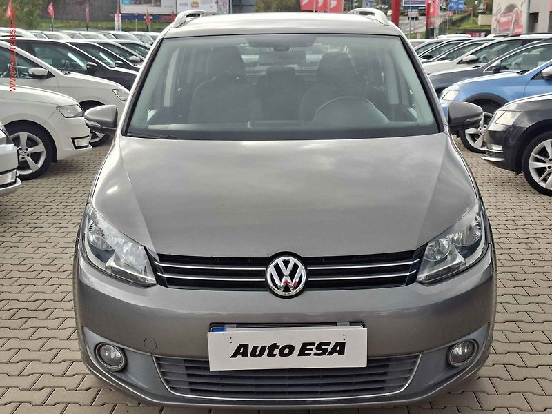 Volkswagen Touran (2010) 1.6 TDi, Comfortline, DSG - fotka 2 z 16