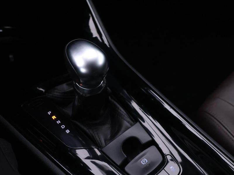 Toyota C-HR 1,8 E-CVT Executive CZ - fotka 29 z 37