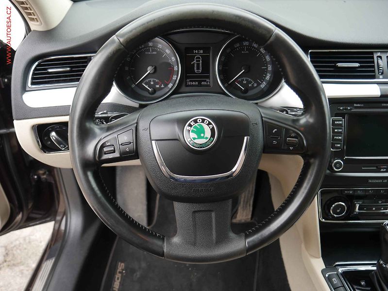Škoda Superb (2012) 2.0TDi, AT, autoAC - fotka 15 z 20