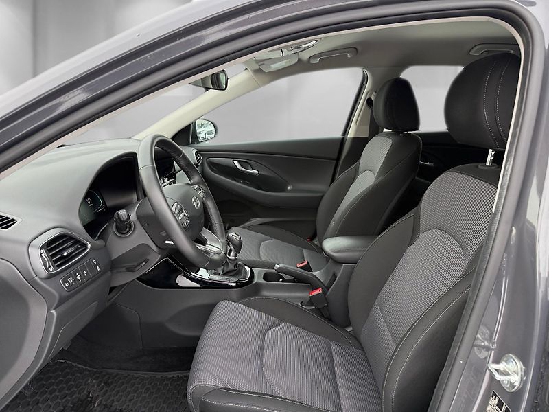 Hyundai i30 (2025) 1.0 T-GDi 74kW Family - fotka 13 z 24
