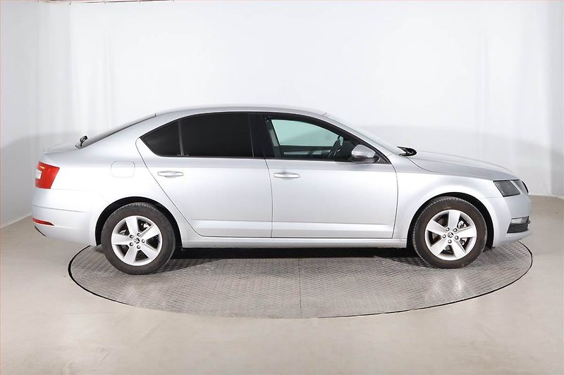 Škoda Octavia (2018) 1.5 TSI, Serv.kniha, Tempomat - fotka 6 z 22