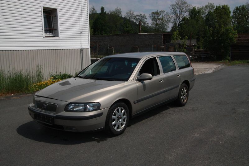 Volvo V70 (2002) 2.5 S70/ /XC70 /96kW - fotka 1 z 3