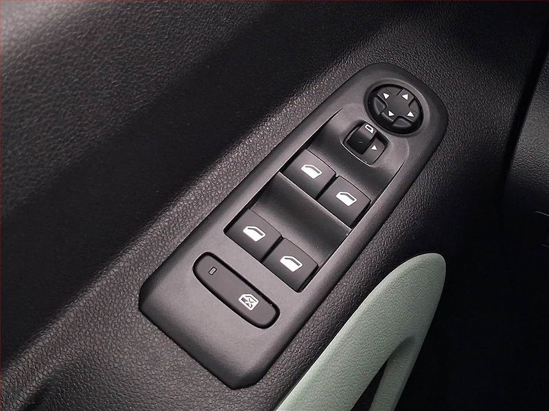 Citroën Berlingo (2020) Feel 1.5 BlueHDi, 5Míst, ČR - fotka 13 z 15