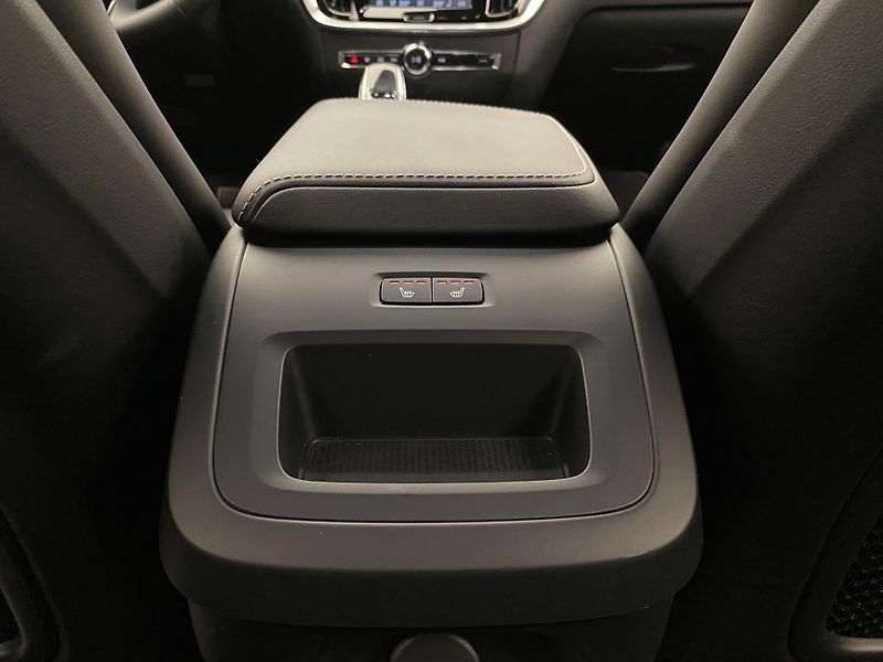 Volvo V60 CC B5 AWD PLUS AUT REZERVACE - fotka 31 z 59