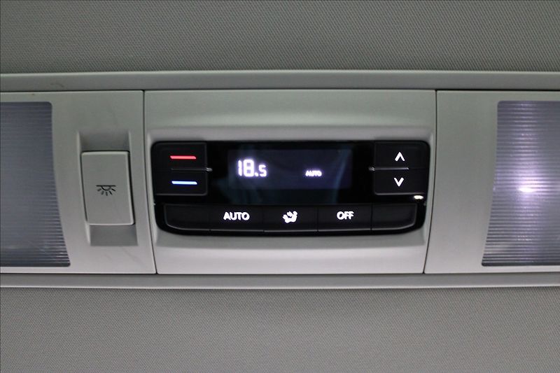 Volkswagen Caravelle 2,0 TDI 110kW DSG Comfortline - fotka 28 z 32
