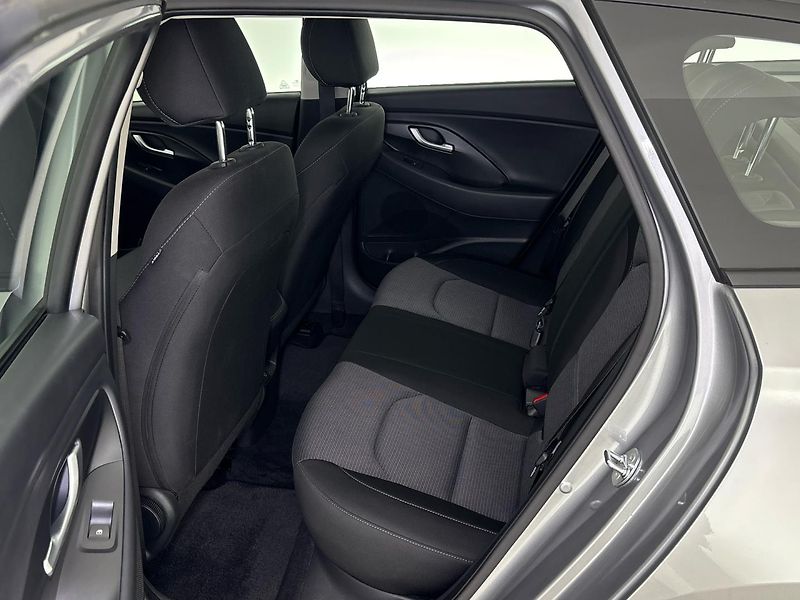 Hyundai i30 Smart DCT - fotka 8 z 26