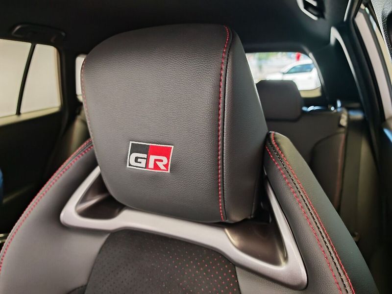 Toyota Corolla Cross 2.0 Hybrid ( 178 k ) 4x4 GR SP - fotka 17 z 42