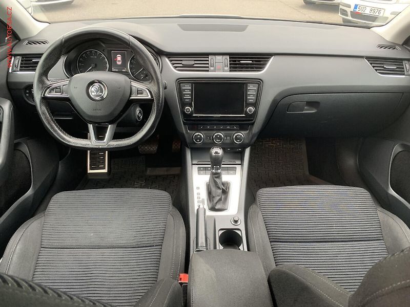 Škoda Octavia (2015) 1.6 TDi, ČR, DSG, panor - fotka 8 z 21