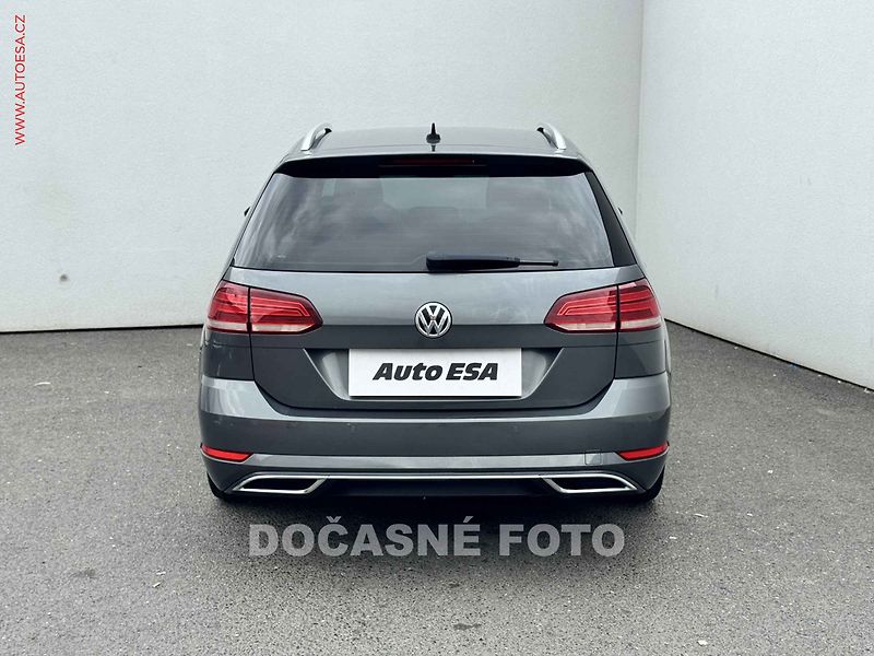 Volkswagen Golf (2018) 1.6TDi, DSG, LED, navi - fotka 5 z 16
