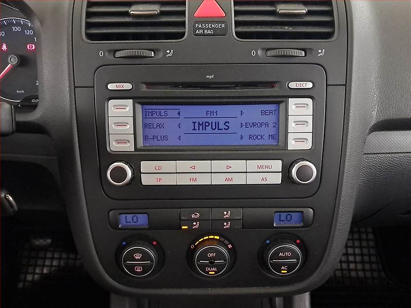 Volkswagen Golf (2007) 1.4 16V, po STK, jezdí výborně - fotka 12 z 17