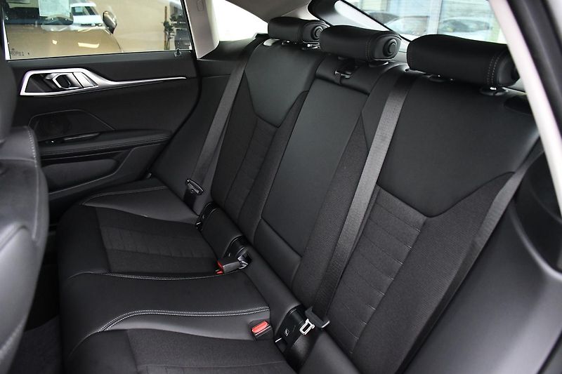 BMW i4 eDrive40 97%SoH - fotka 21 z 38