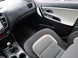 Kia Ceed (2016) Gold 1.6 GDI, Serv.kniha, Navi - náhled 8