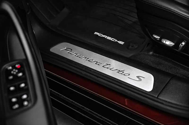 Porsche Panamera Turo S E-Hybrid Sport Chrono P - fotka 19 z 23