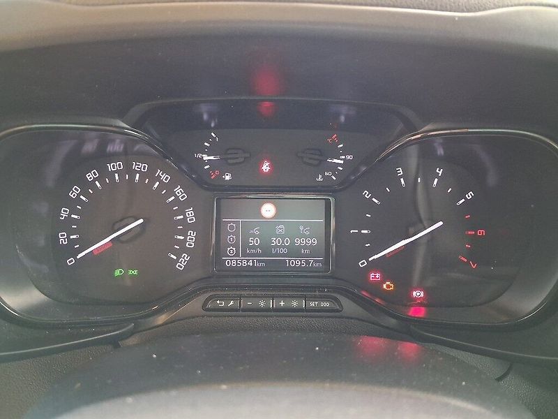 Toyota ProAce City Verso 1.5D 75kW 2023 - fotka 14 z 15