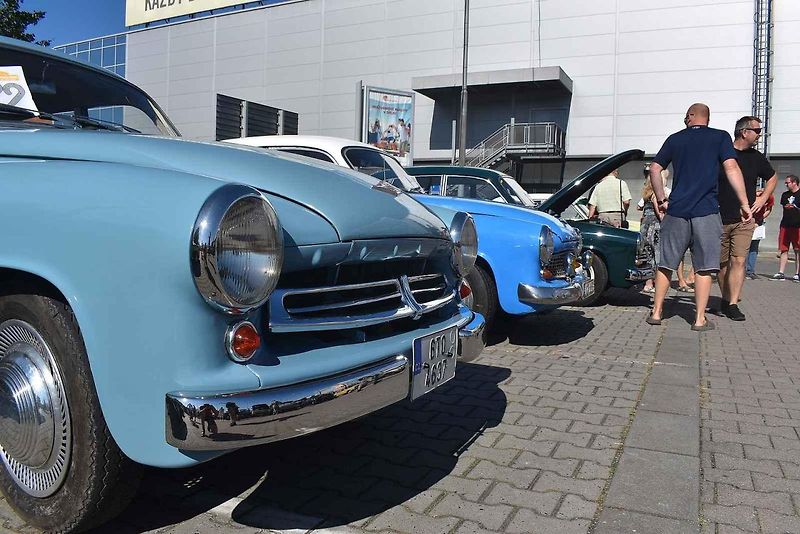 Tři desítky „chlouby“ východoněmeckého automobilového průmyslu si dalo sraz v Hradci Králové.