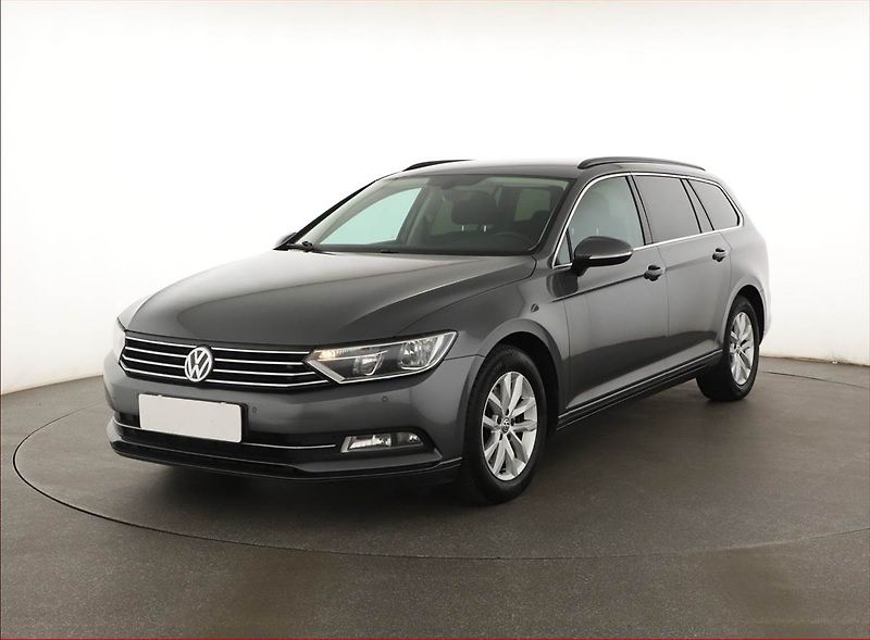 Volkswagen Passat (2016) 2.0 TDI, Serv.kniha, Navi - fotka 2 z 18