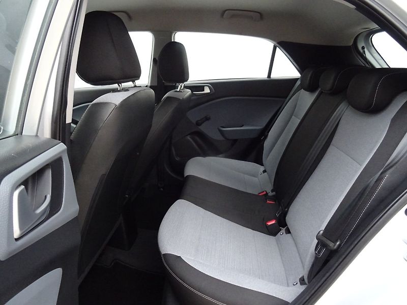 Hyundai i20 (2015) 1.2i,1majČR,s.kniha,klima - fotka 16 z 22
